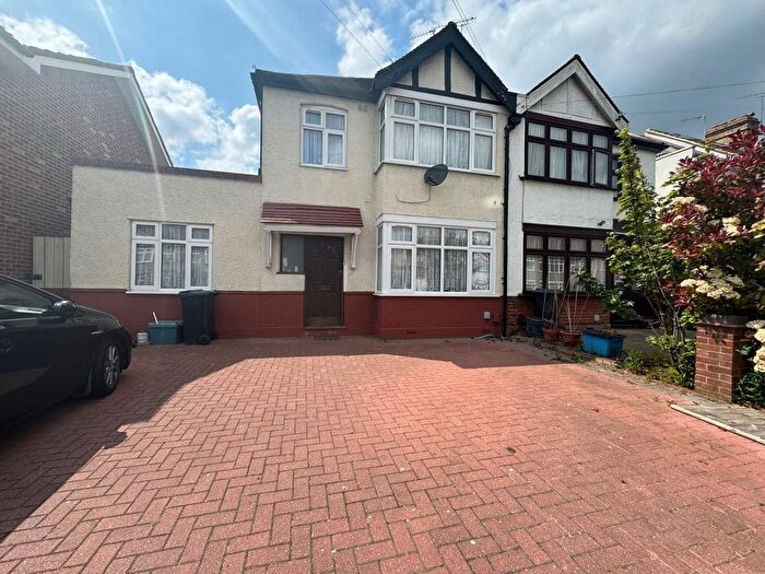 4 Bedroom Semi-Detached House To Rent In Craven Gardens, Ilford, IG6