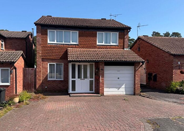 4 Bedroom Detached House For Sale In Argyle Close, Whitehill, GU35