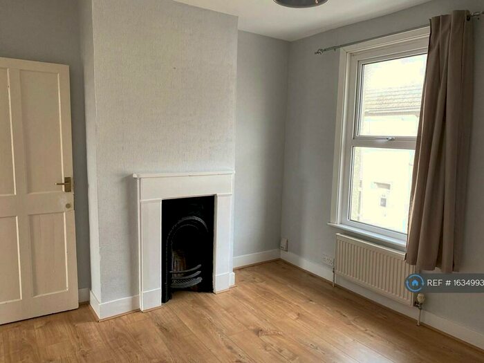 3 Bedroom Terraced House To Rent In West Street, Gillingham, ME7