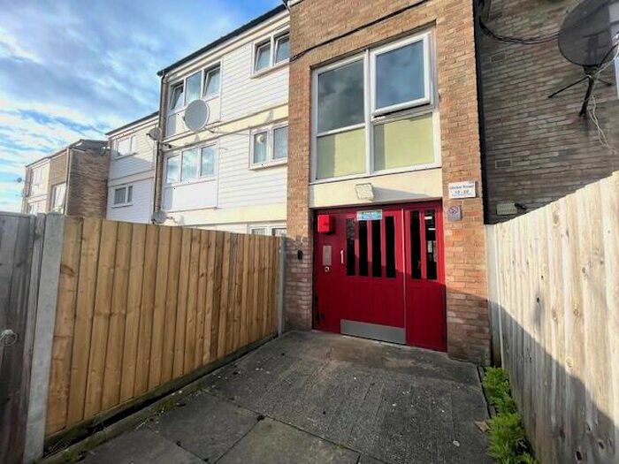 1 Bedroom Flat To Rent In Globe Road, Stratford, E15