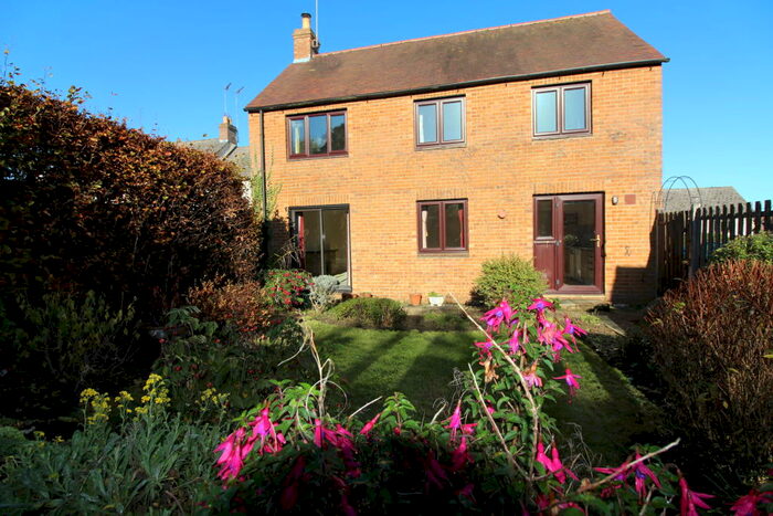 3 Bedroom Detached House For Sale In Litchfield Close, Enstone, OX7