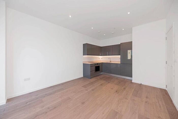 1 Bedroom Apartment For Sale In Midsummer Boulevard, Milton Keynes, MK9