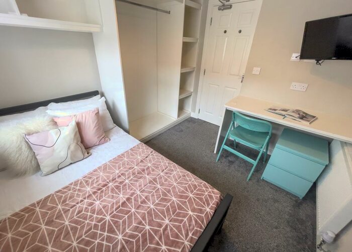 6 Bedroom House To Rent In Leopold Road, L7