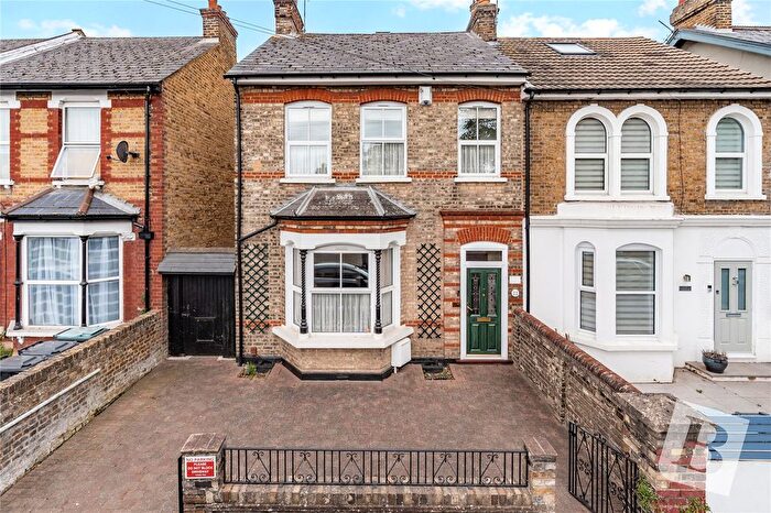 3 Bedroom End Terrace House For Sale In Whitehill Road, Gravesend, Kent, DA12