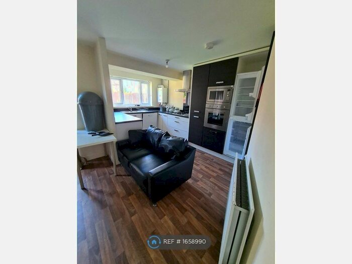 6 Bedroom End Of Terrace House To Rent In Great Copsie Way, Bristol, BS16