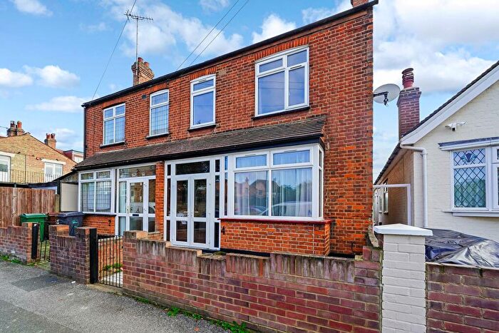 3 Bedroom Detached House To Rent In Woodland Road, North Chingford, E4