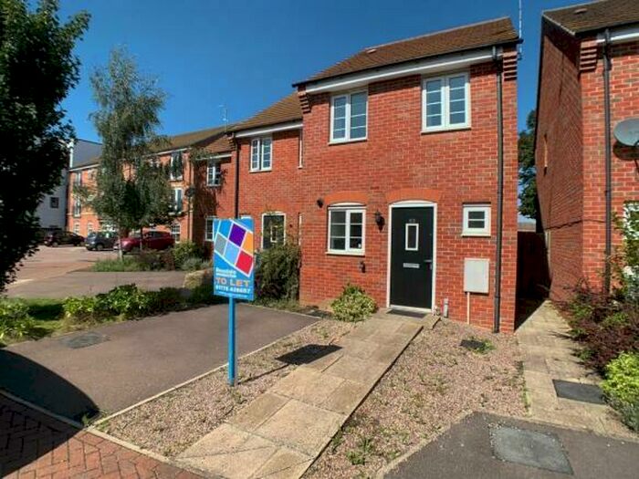 2 Bedroom End Of Terrace House To Rent In Hathersage Close, Grantham, NG31
