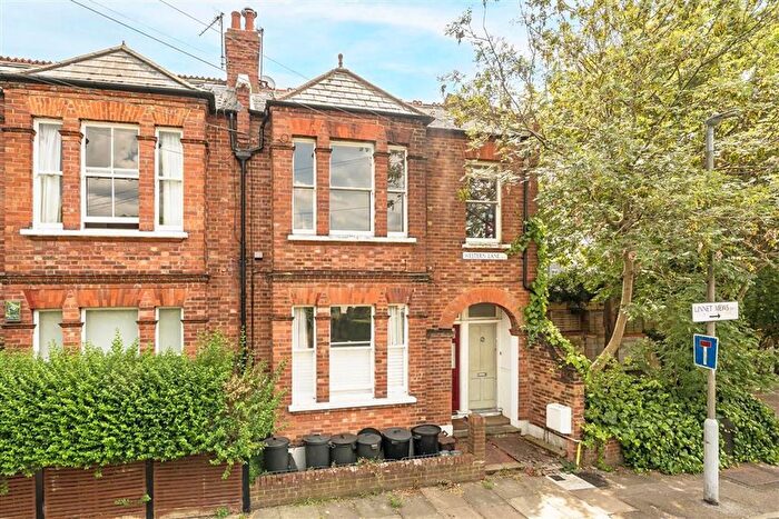 2 Bedroom Maisonette To Rent In Western Lane, Balham, SW12