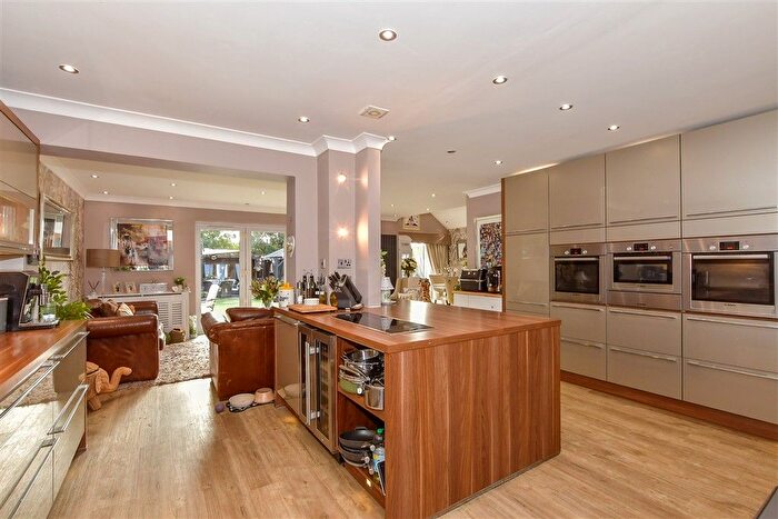 4 Bedroom Detached House For Sale In Russett Close, Aylesford, Kent, ME20