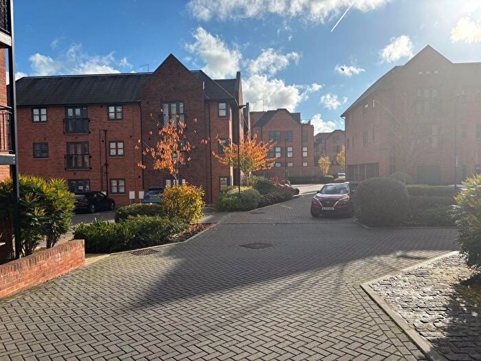 2 Bedroom Flat To Rent In Carter Court, Hook, RG27