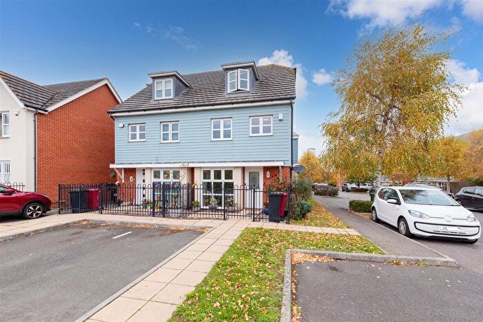 4 Bedroom Semi Detached House For Sale In Mathecombe Road, Cippenham, SL1