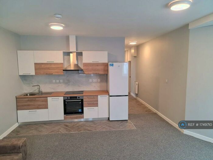 2 Bedroom Flat To Rent In John Street, Swindon, SN1