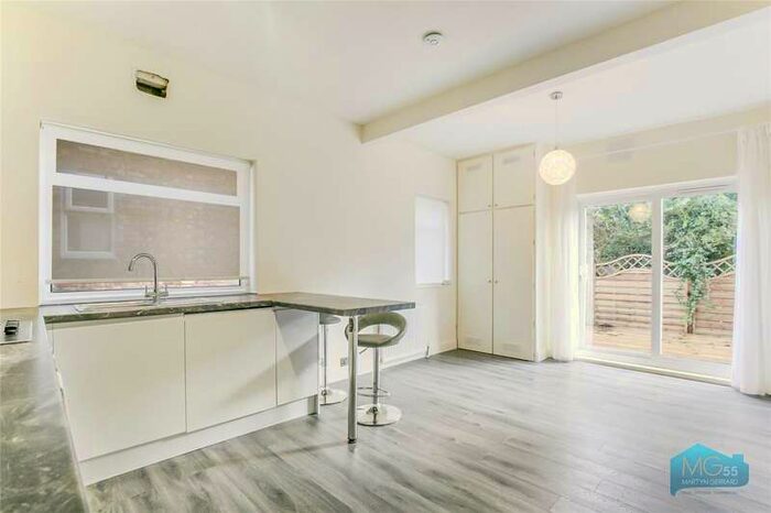 2 Bedroom Maisonette Flat To Rent In West End Lane, High Barnet, Hertfordshire, EN5