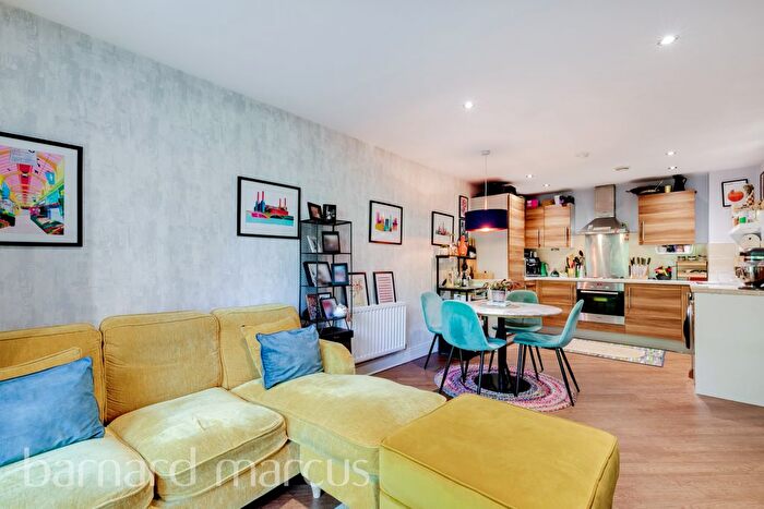 2 Bedroom Flat To Rent In St. Georges Grove, London, SW17