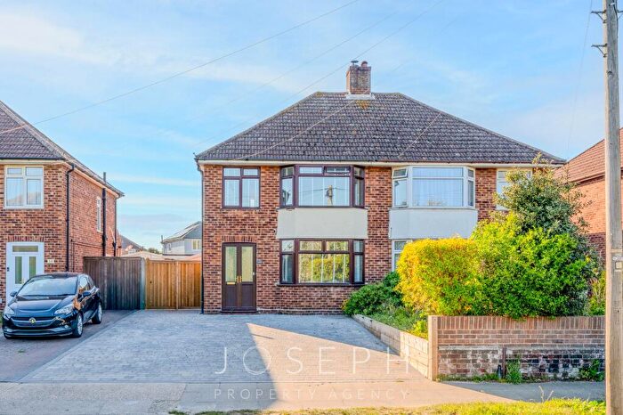 3 Bedroom Semi-Detached House For Sale In Maryon Road, Ipswich, IP3