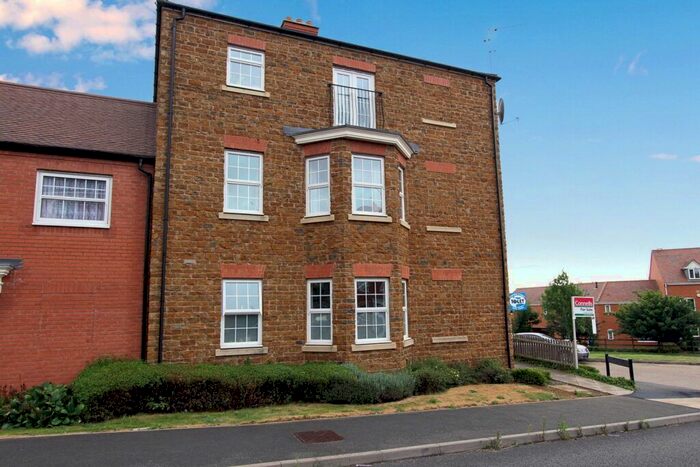 2 Bedroom Flat To Rent In Lord Fielding Close, Banbury, Oxon, OX16