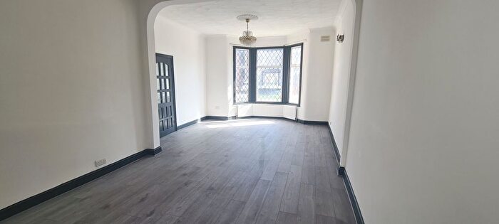 3 Bedroom Terraced House To Rent In Balfour Road, Ilford, Essex, Hx, Uk, IG1