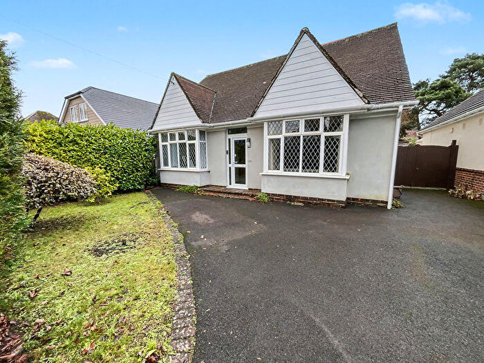 3 Bedroom Detached House For Sale In West Christchurch, BH23