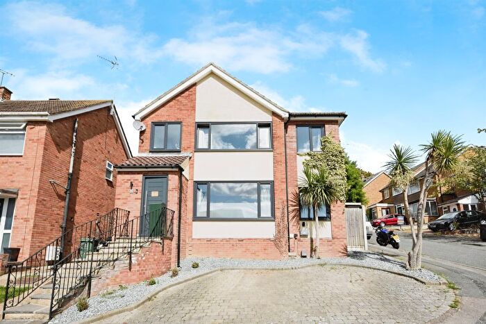 4 Bedroom Detached House For Sale In Stuart Way, Billericay, CM11