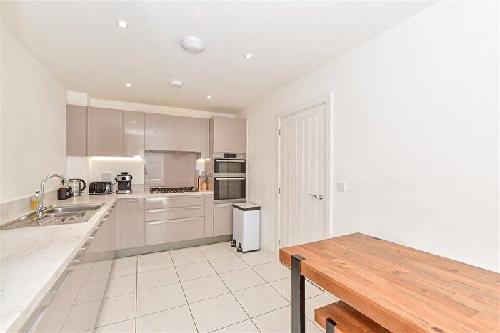 3 Bedroom Terraced House For Sale In Conningbrook Avenue, Kennington, Ashford, Kent, TN24