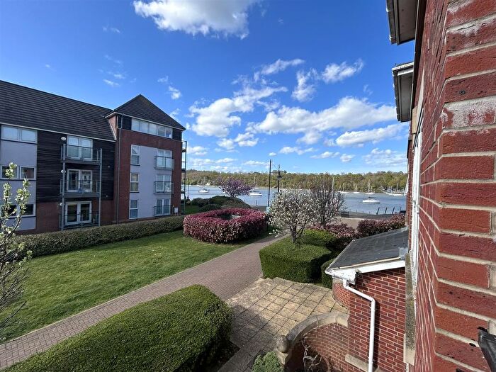 2 Bedroom Flat To Rent In Goldcrest Drive, St. Marys Island, Chatham, ME4