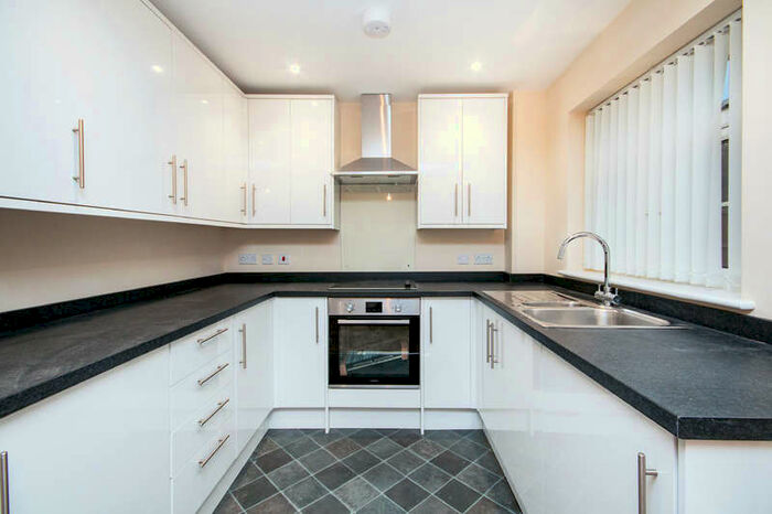 3 Bedroom End Of Terrace House To Rent In Lynwood Drive, GU16