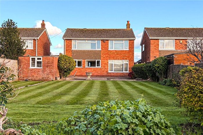 3 Bedroom Detached House For Sale In High Ridge Crescent, New Milton, Hampshire, BH25