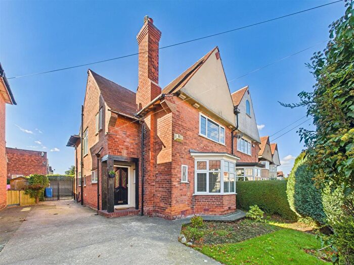 3 Bedroom Semi Detached House For Sale In Barrow Lane, Hessle, HU13