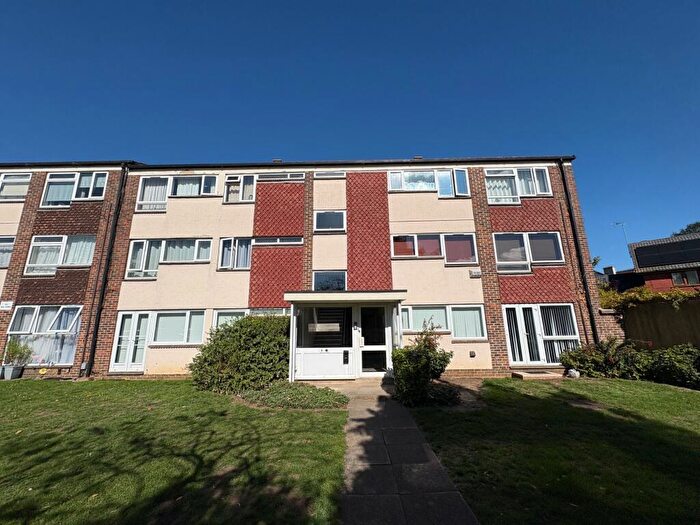 2 Bedroom Flat To Rent In Cliftonville Court, Northampton, NN1