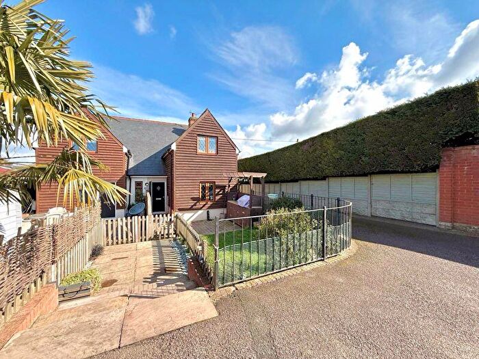 3 Bedroom Semi-Detached House For Sale In Main Road South, Dagnall, HP4