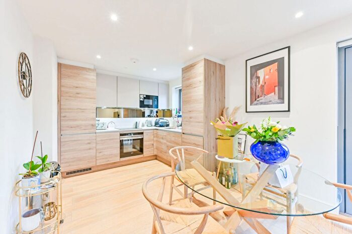 2 Bedroom Flat For Sale In Hermes Street, Islington, London, N1