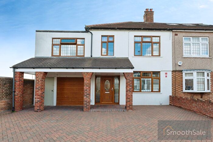 4 Bedroom Semi-Detached House For Sale In Buxton Road, Grays, RM16