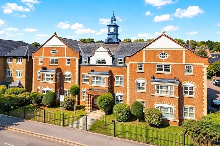 2 Bedroom Flat For Sale In Kings Road, Woking, Surrey, GU21