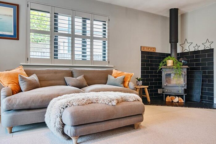 4 Bedroom Detached House For Sale In Swinbrook Road, Carterton, Oxfordshire, OX18