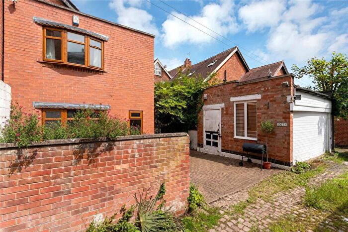 3 Bedroom Semi Detached House For Sale In London Road, Stoneygate, Leicester, LE2
