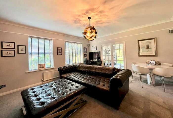 2 Bedroom Apartment To Rent In Groby Court, Altrincham, WA14