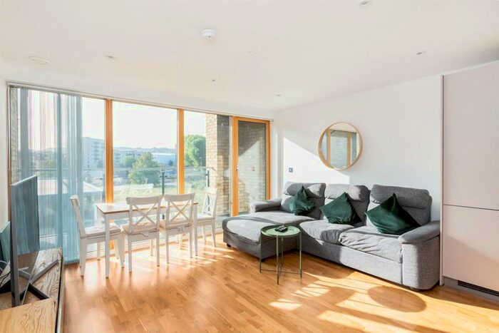 1 Bedroom Flat To Rent In Golding Lodge, Woolwich, London, SE18