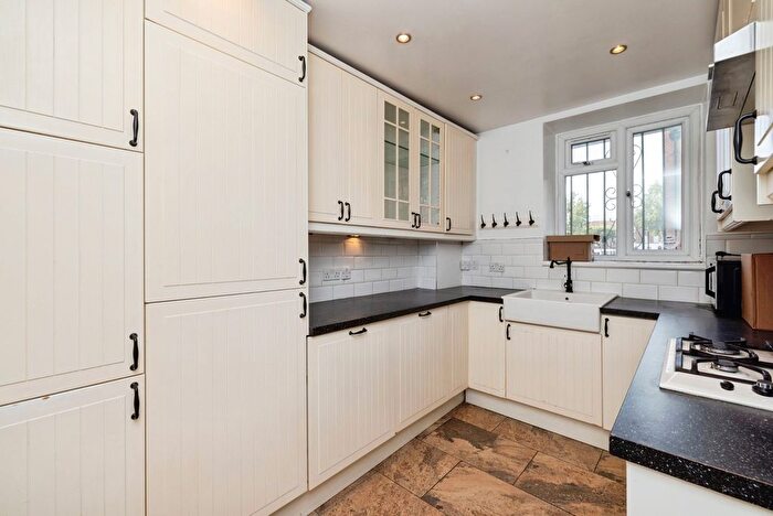 2 Bedroom Flat To Rent In Chart Street, Shoreditch, London, N1