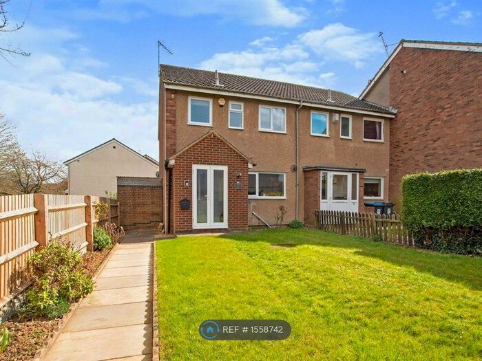 3 Bedroom End Of Terrace House To Rent In Ninian Road, Hemel Hempstead, HP2