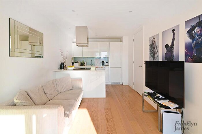 1 Bedroom Apartment For Sale In Yabsley Street, London, E14