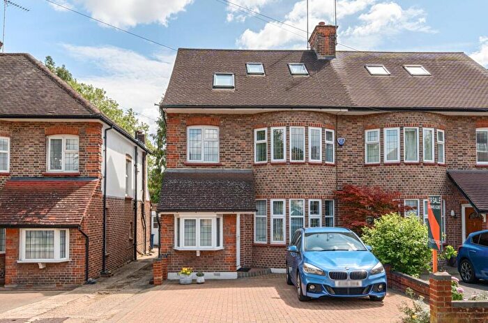 4 Bedroom Semi-Detached House For Sale In Walmington Fold, Woodside Park, N12