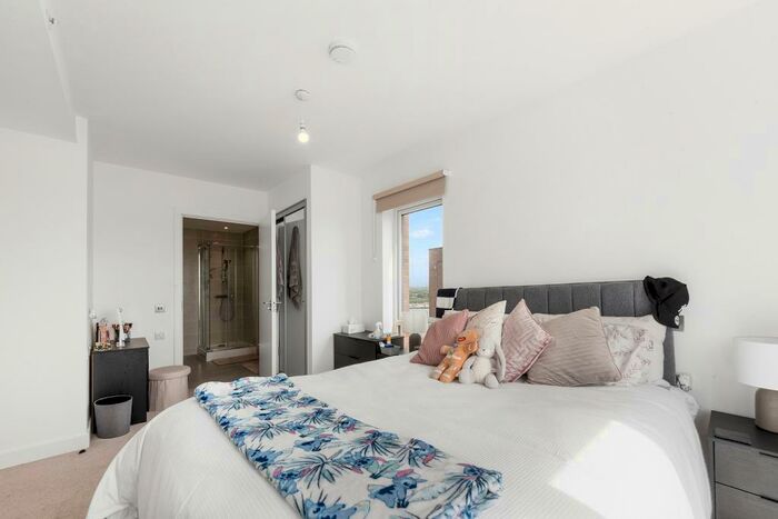 3 Bedroom Apartment To Rent In Newham London, E16