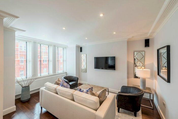 3 Bedroom Flat To Rent In Hamlet Gardens, London, W6