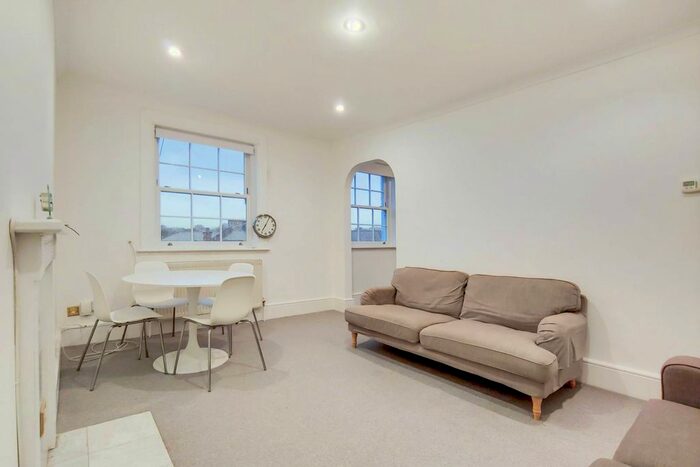 2 Bedroom Flat To Rent In Park Hill, Clapham Park, London, SW4