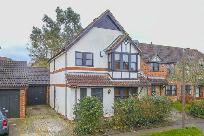 3 Bedroom Detached House To Rent In Tatling Grove, Walnut Tree, Milton Keynes, MK7