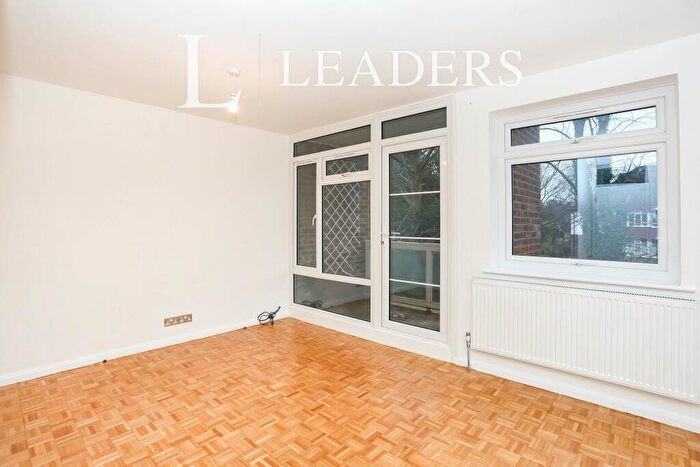 2 Bedroom Flat To Rent In Albemarle Road, Beckenham, BR3