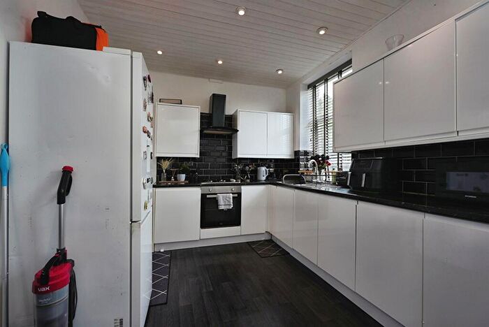 3 Bedroom End Of Terrace House For Sale In Carlton House Terrace, Halifax, HX1