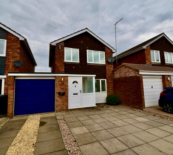 3 Bedroom Detached House To Rent In Obelisk Rise, Kingsthorpe, Northampton, NN2