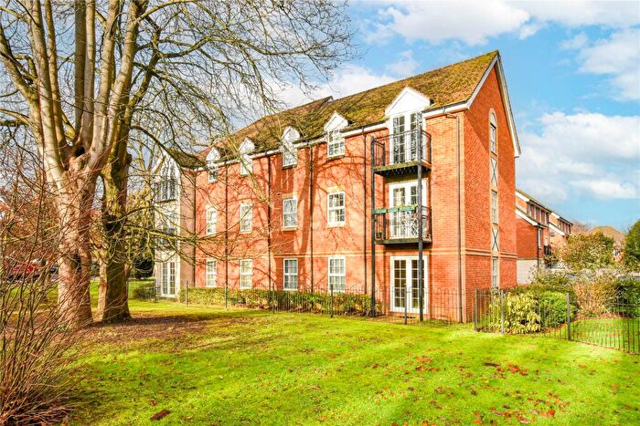 2 Bedroom Apartment For Sale In Old College Road, Newbury, Berkshire, RG14
