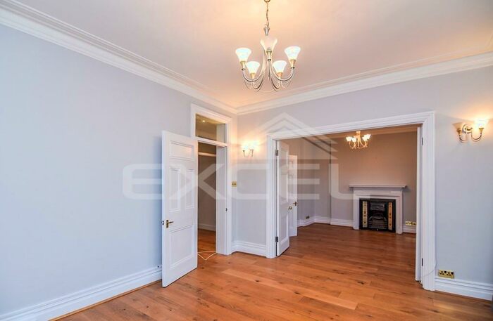 3 Bedroom Flat To Rent In Editha Mansions, Edith Grove, London, SW10